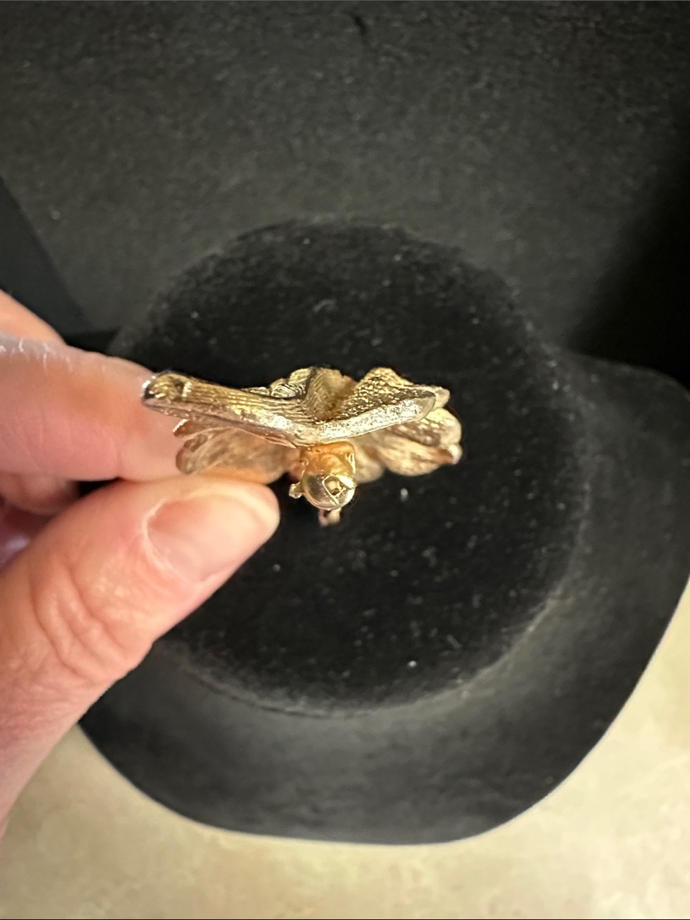 Vintage Gold-Tone Oak Leaf Brooch - Picture 6 of 10